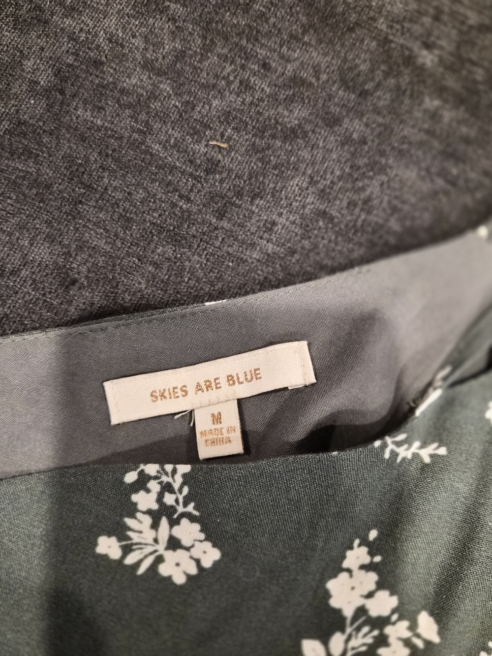 NWOT Skies Are Blue Floral V-Neck Spaghetti Strap Cami Top - Sage Green - Picture 2 of 6
